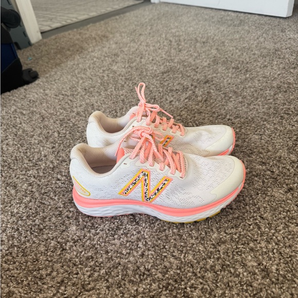New Balance Women's White and Peach Athletic Shoes - Picture 1 of 3